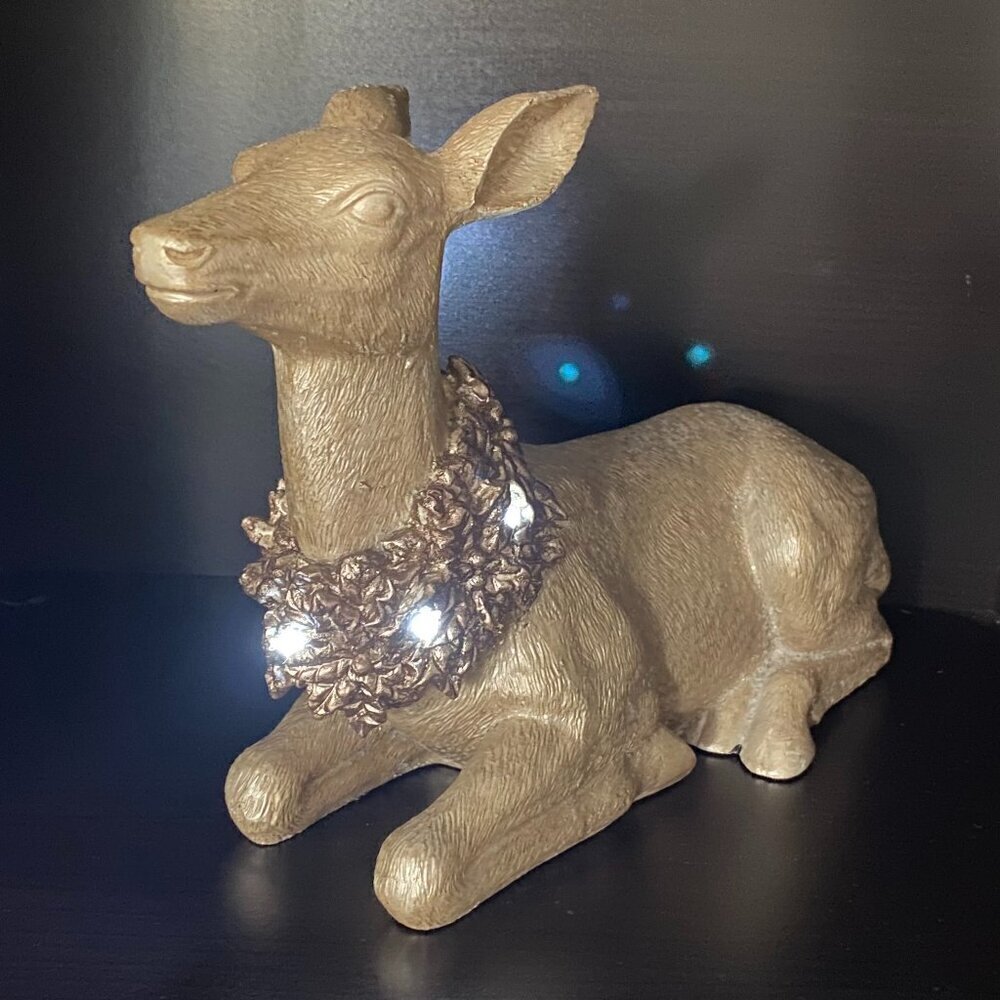 Lying Deer Lighted Wreath 11' x 8.5"​​​​​​​